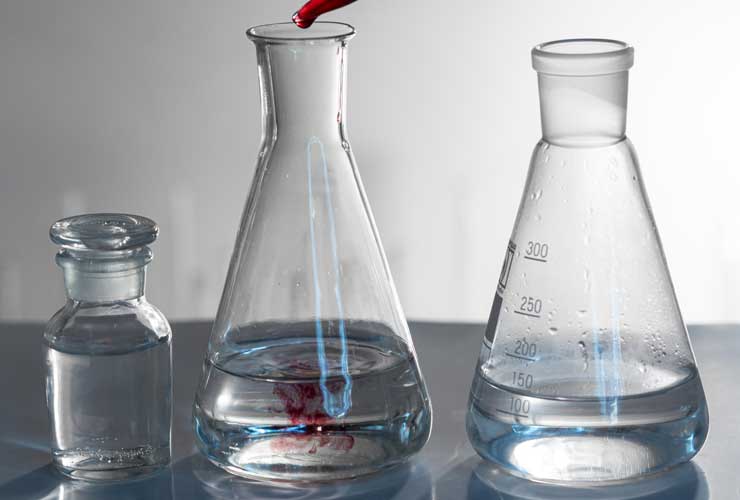 مقایسه حلال‌های آروماتیک و آلیفاتیک؛ مزایا و معایب